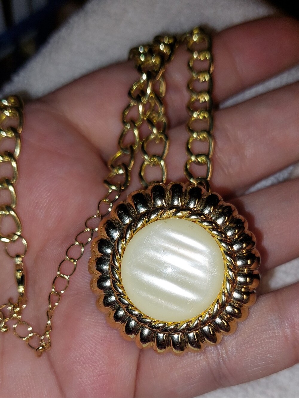 Gold-Tone Mother of Pearl Pendant Necklace With upcycled Earring